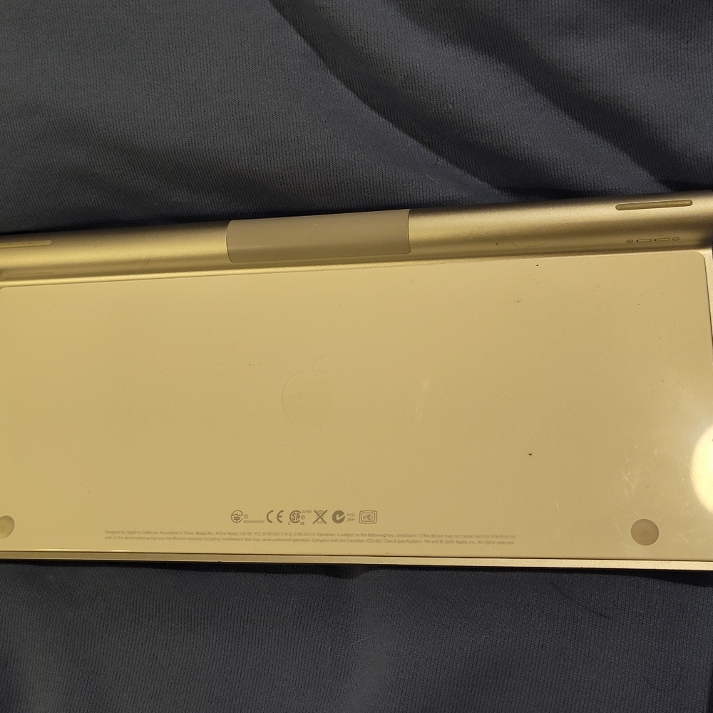 Like-New APPLE Wireless Keyboard - Picture 6 of 9